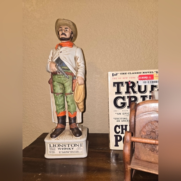 Lionstone  Sculptured Porcelain Decanter 1969 Jesse James - Picture 1 of 6